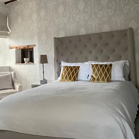 울버스톤 Old Daltongate House B&B 외부 사진