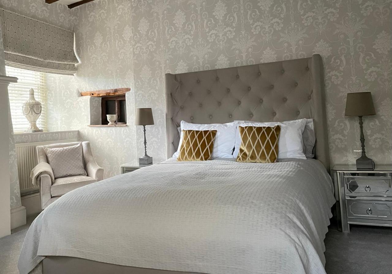 울버스톤 Old Daltongate House B&B 외부 사진