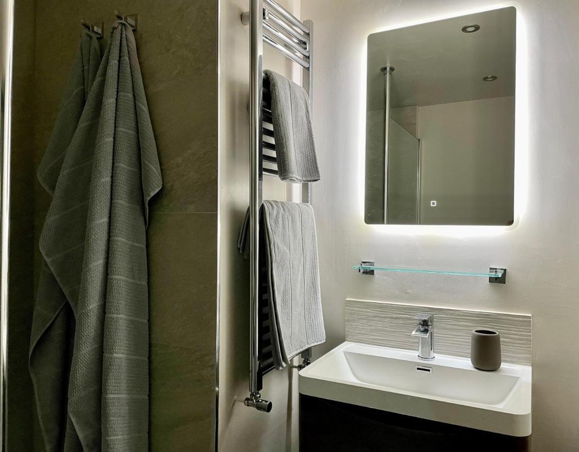 울버스톤 Old Daltongate House B&B 외부 사진