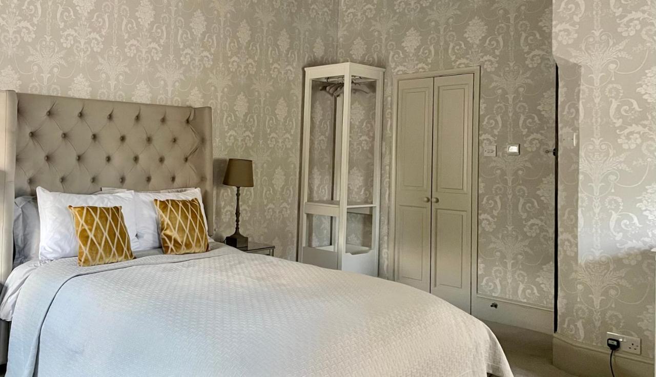 울버스톤 Old Daltongate House B&B 외부 사진