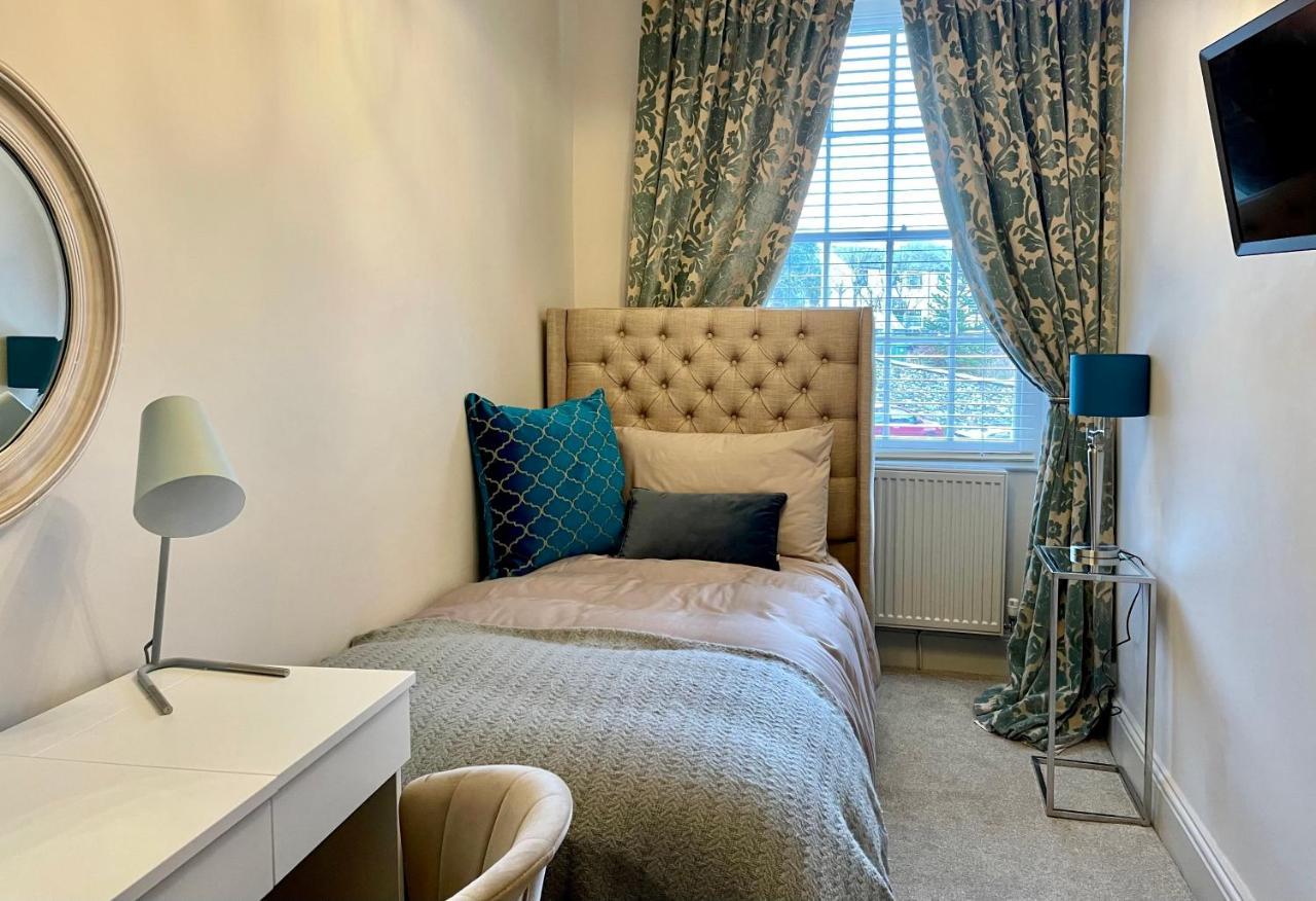 울버스톤 Old Daltongate House B&B 외부 사진