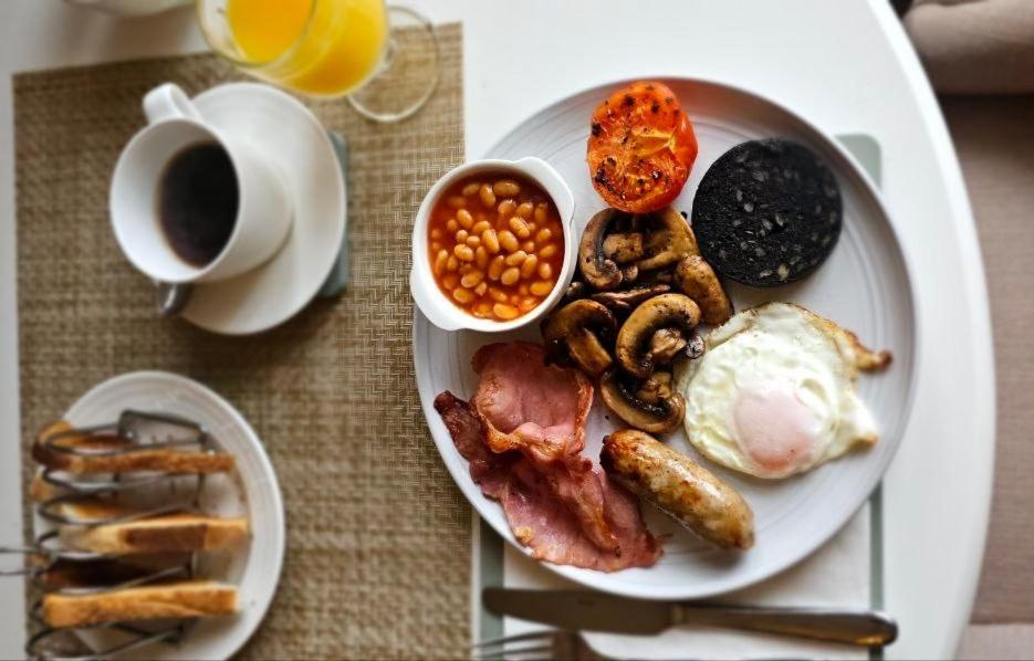 울버스톤 Old Daltongate House B&B 외부 사진